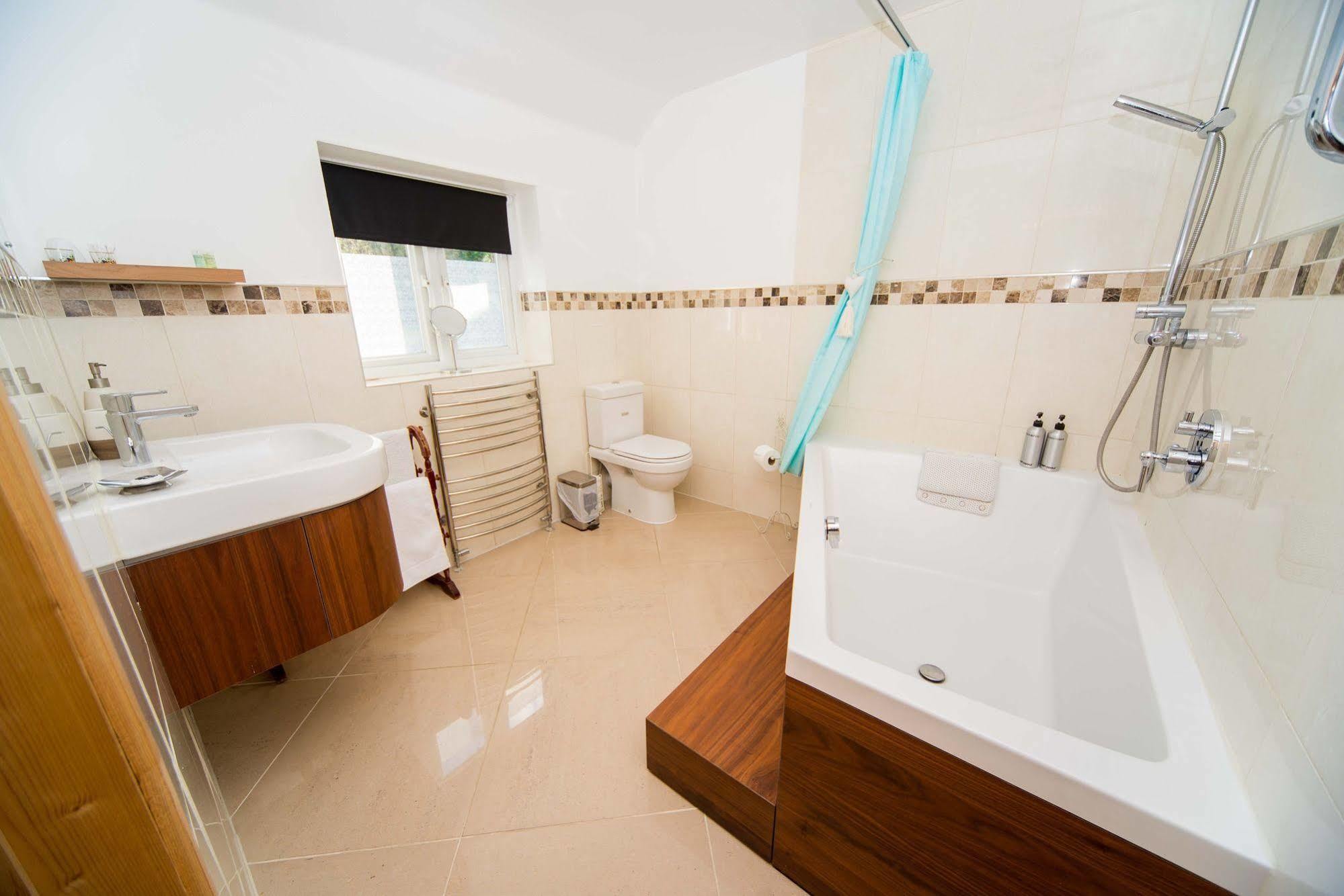 Cozy Snug Room, Short Drive To Lyme Regis, Crackling Fireplace, Private Balcony & Stunning Countryside Views, Free Private Parking & Wifi Axminster Exteriér fotografie