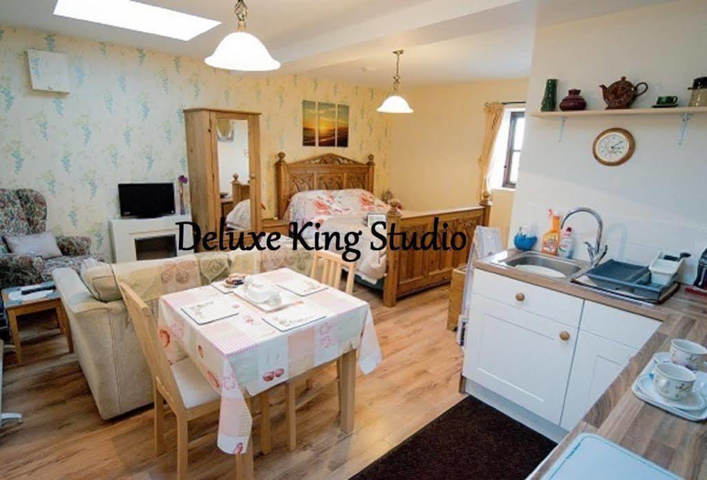 Cozy Snug Room, Short Drive To Lyme Regis, Crackling Fireplace, Private Balcony & Stunning Countryside Views, Free Private Parking & Wifi Axminster Exteriér fotografie