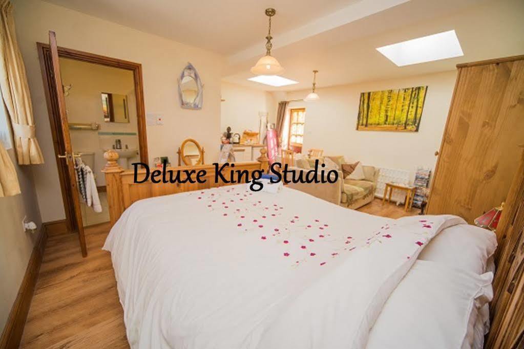 Cozy Snug Room, Short Drive To Lyme Regis, Crackling Fireplace, Private Balcony & Stunning Countryside Views, Free Private Parking & Wifi Axminster Exteriér fotografie