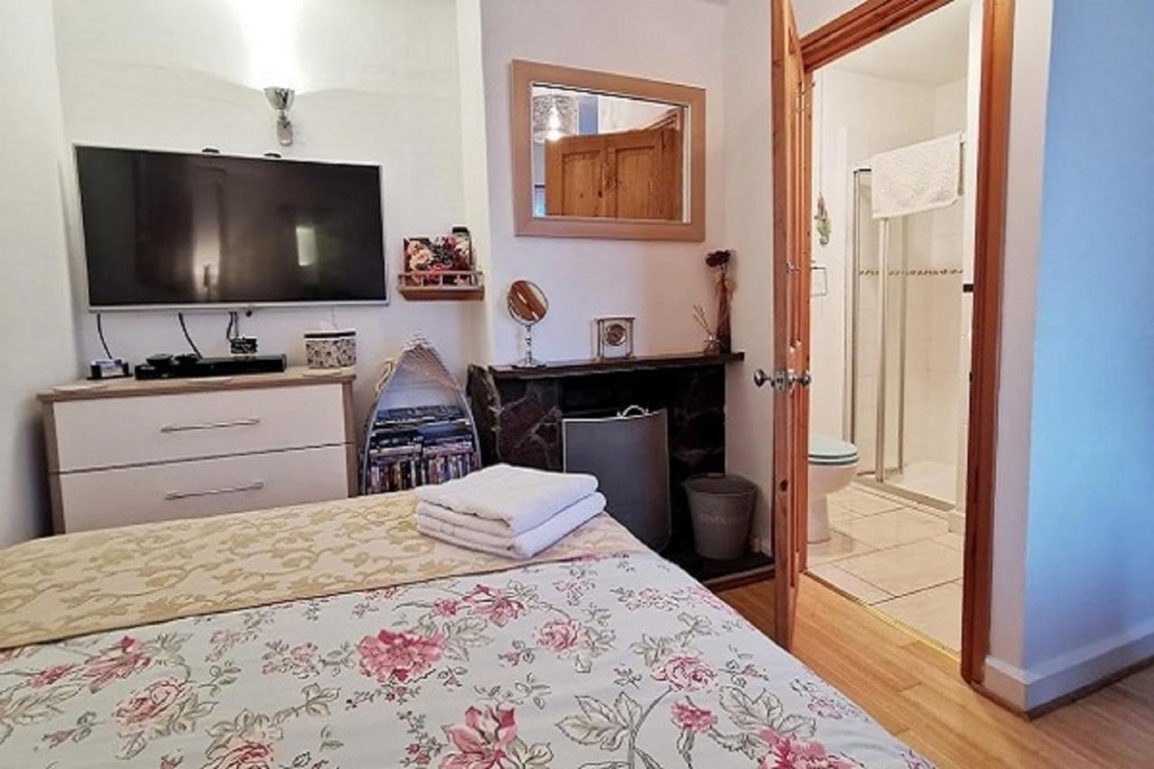 Cozy Snug Room, Short Drive To Lyme Regis, Crackling Fireplace, Private Balcony & Stunning Countryside Views, Free Private Parking & Wifi Axminster Exteriér fotografie